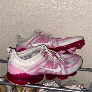 womens nike pink vapormax